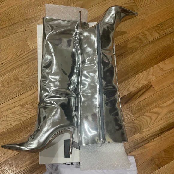 Schutz Mary Metallic Knee High Boot in Prata Size 8 - Picture 3 of 5